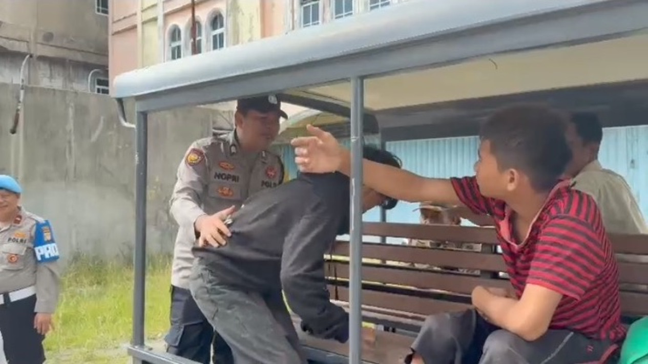 Razia Anjal dan Pengemis, Petugas Gabungan Amankan Sejumlah Anak di bawah Umur dan Gelandangan
            - galeri foto
