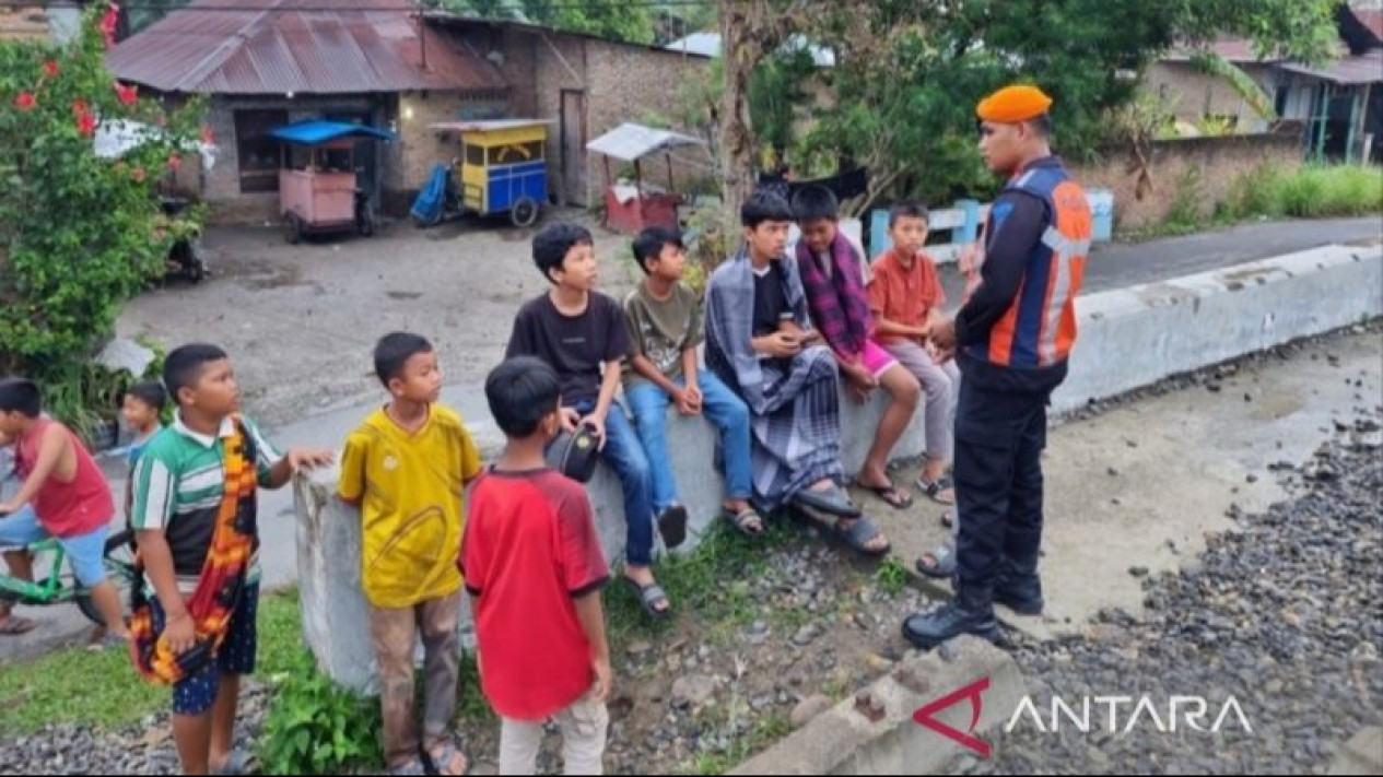 114 Insiden dalam Tiga Tahun, KAI Sumut Larang Warga Beraktivitas di Jalur Rel
            - galeri foto