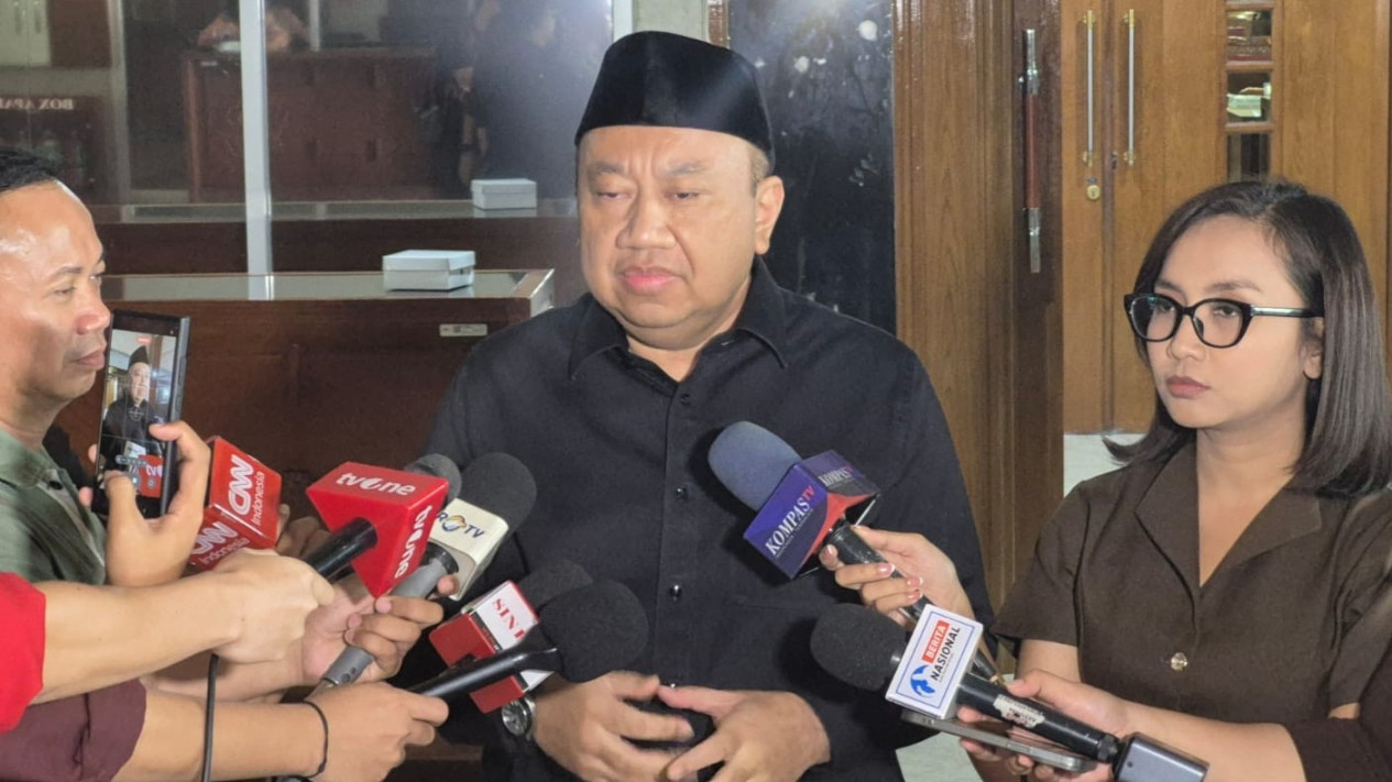 DPR Kecam Pengerahan Siswa untuk Demo MBG: Cukup Disampaikan Pihak Sekolah
            - galeri foto