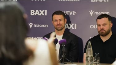 Oxford United Perkenalkan Pelatih Baru, Boyong Eks Bintang Arsenal untuk Bawa Ole Romeny dan Marselino Ferdinan Bersaing di Liga Inggris