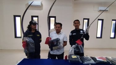 Polresta Pati Gagalkan Tawuran Gangster, 7 Pemuda Diamankan Bersama Celurit Raksasa
