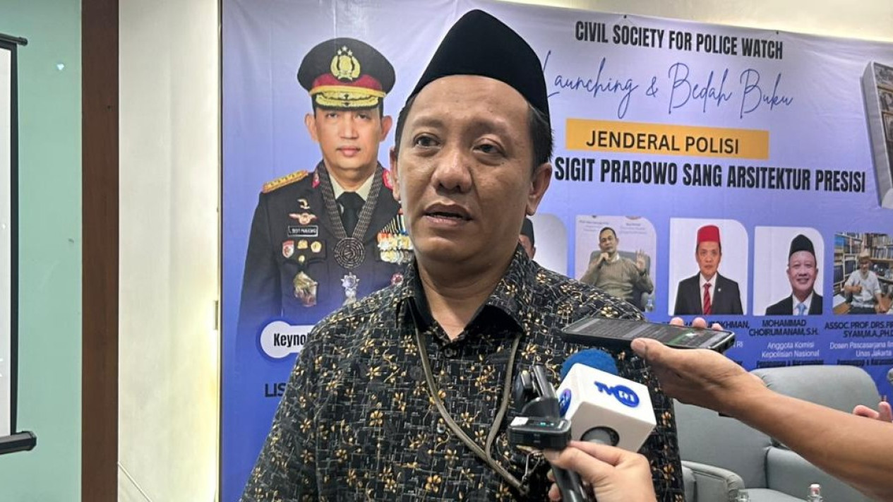Buku Ini Bahas Rekam Jejak Jenderal Listyo Sigit Sebagai Aristek Polri
            - galeri foto