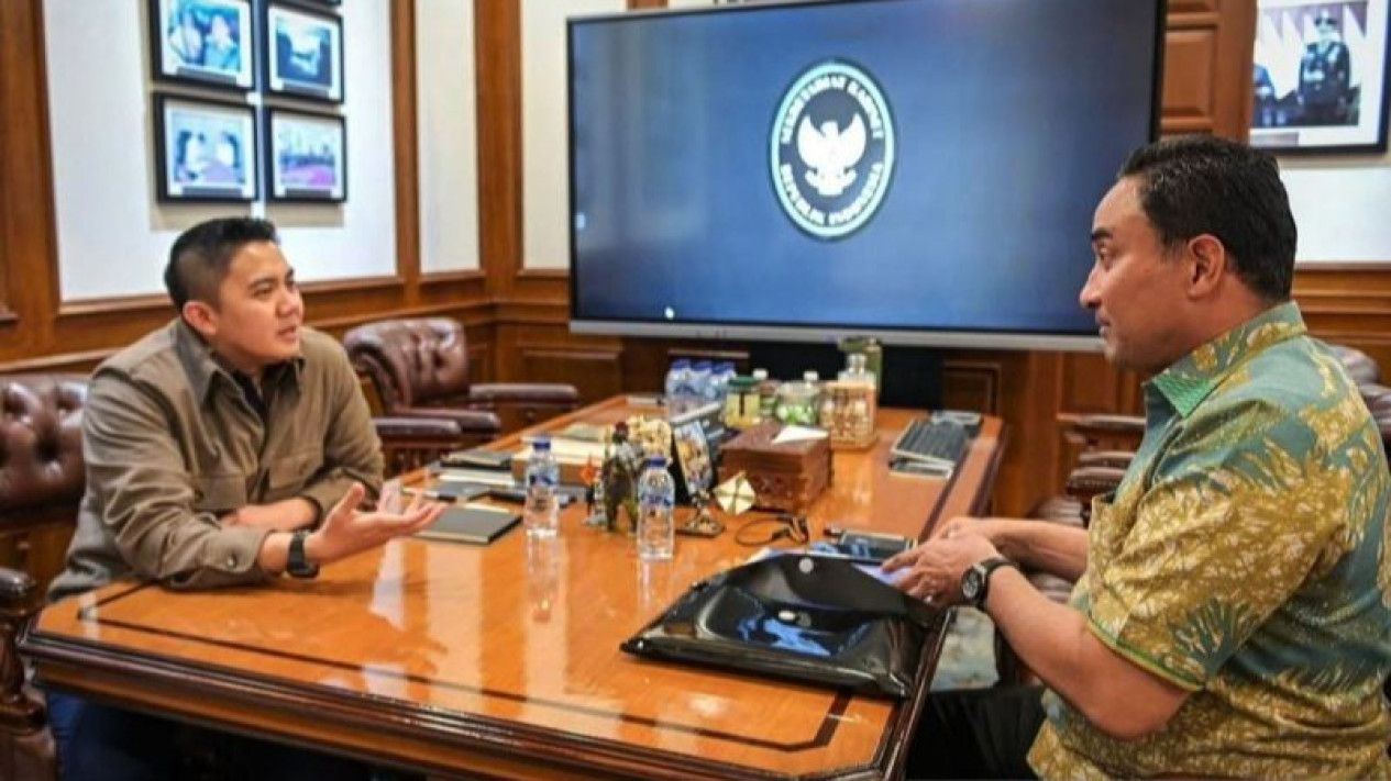 Bukan Sekadar Efek Medsos, Pengamat Sebut Kinerja dan Kedekatan Publik Dongkrak Nama Teddy Indra Wijaya
            - galeri foto