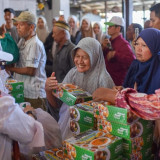 Upaya Percepat Pemulihan Pasca Bencana, Perempuan Aceh Terima Bantuan Ribuan Paket Kit Menstruasi