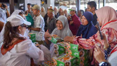 Upaya Percepat Pemulihan Pasca Bencana, Perempuan Aceh Terima Bantuan Ribuan Paket Kit Menstruasi