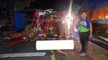 Adu Banteng Dua Truk di Jalur Selatan Probolinggo, Satu Tewas dan Dua Terluka