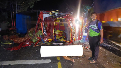 Adu Banteng Dua Truk di Jalur Selatan Probolinggo, Satu Tewas dan Dua Terluka