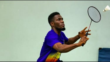 Masih Ingat Kisah Haru Amos Muyanja? Pebulu Tangkis Uganda yang Tak Punya Raket hingga Harus Dipinjami Lawannya