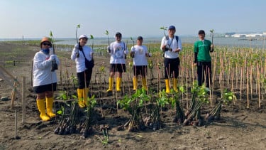 Bertajuk Beauty Begins With Nature, Aksi Tanam 1.000 Mangrove Sukses Dilakukan di Pantai Mangunharjo Semarang