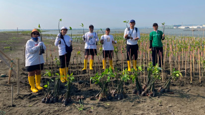 Bertajuk Beauty Begins With Nature, Aksi Tanam 1.000 Mangrove Sukses Dilakukan di Pantai Mangunharjo Semarang