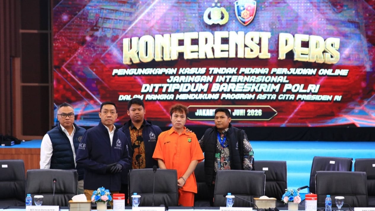 Polri Tangkap Buronan Interpol Beijing yang Jadi Dalang Online Scam Internasional, Tujuannya ke Indonesia Masih Diusut
            - galeri foto