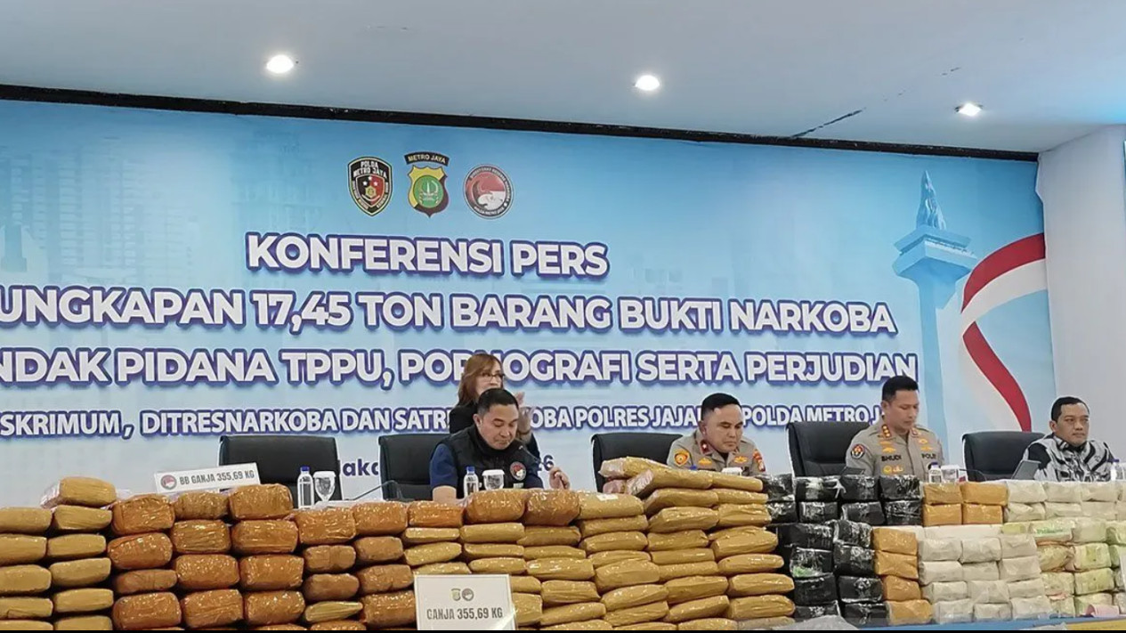 Polda Metro Jaya Sita 17,45 Ton Narkoba dalam 6 Bulan, 5.196 Tersangka Ditangkap dan Modus Baru Terbongkar
            - galeri foto