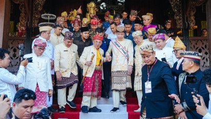 Jokowi Terima Gelar Baginda Pemuka Bangsa dari 5 Kerajaan Adat Lampung