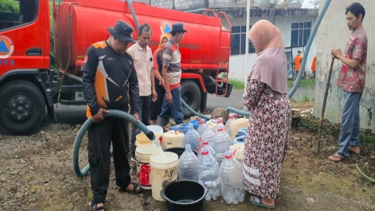 Kekeringan Landa Tiga Kabupaten di Jawa Tengah, BNPB Minta Warga Hemat Air
            - galeri foto