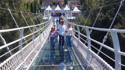 Resmi Dibuka, Bromo Sky Bridge Tawarkan Sensasi Melayang di Atas Panorama Gunung Bromo