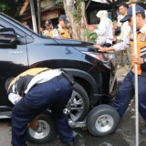 Parkir Sembarangan di Kawasan Senopati Jaksel, Empat Mobil Ditindak Dishub