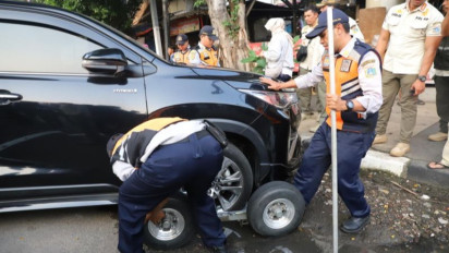 Parkir Sembarangan di Kawasan Senopati Jaksel, Empat Mobil Ditindak Dishub