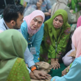 FKUI-RSCM Gandeng YKM NU Bekali Tips dan Cara Tangani Gawat Darurat pada Lansia, Diajari RJP hingga Penggunaan AED