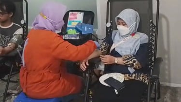 Puluhan Karyawan Rumah Sakit di Surabaya Donor Darah, Bantu Jaga Stok PMI