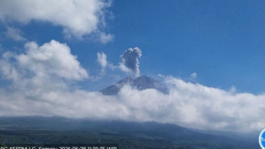 Gunung Semeru Erupsi, Warga Diimbau Tidak Beraktivitas Dalam Radius 5 Kilometer