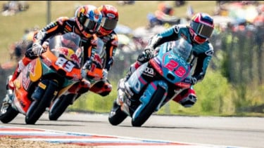 Hasil Moto3 Belanda 2026: Termasuk Crash Veda Ega Pratama, Insiden Warnai Kemenangan Alvaro Carpe