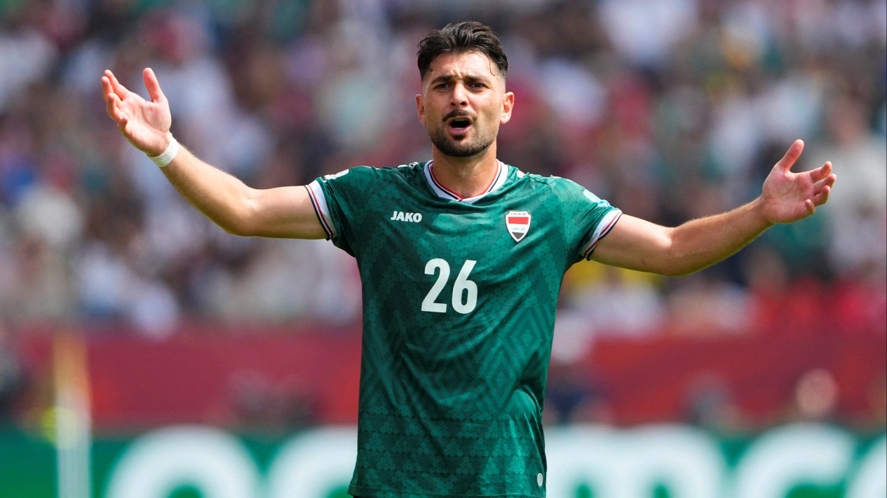 6 Potret Frans Putros di Piala Dunia 2026, Bek Persib Bandung yang Harus 'Pulang Kampung' Lebih Awal Bersama Timnas Irak
            - galeri foto