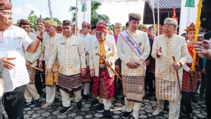Tokoh Adat Lampung Tegaskan Prosesi Injak Kepala Kerbau Bukan Penghinaan, Melainkan Simbol Penyucian Diri