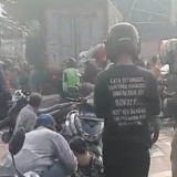 Truk Alami Rem Blong hingga Tabrak Belasan Motor di Unisma Bekasi, Pengemudi Diamankan