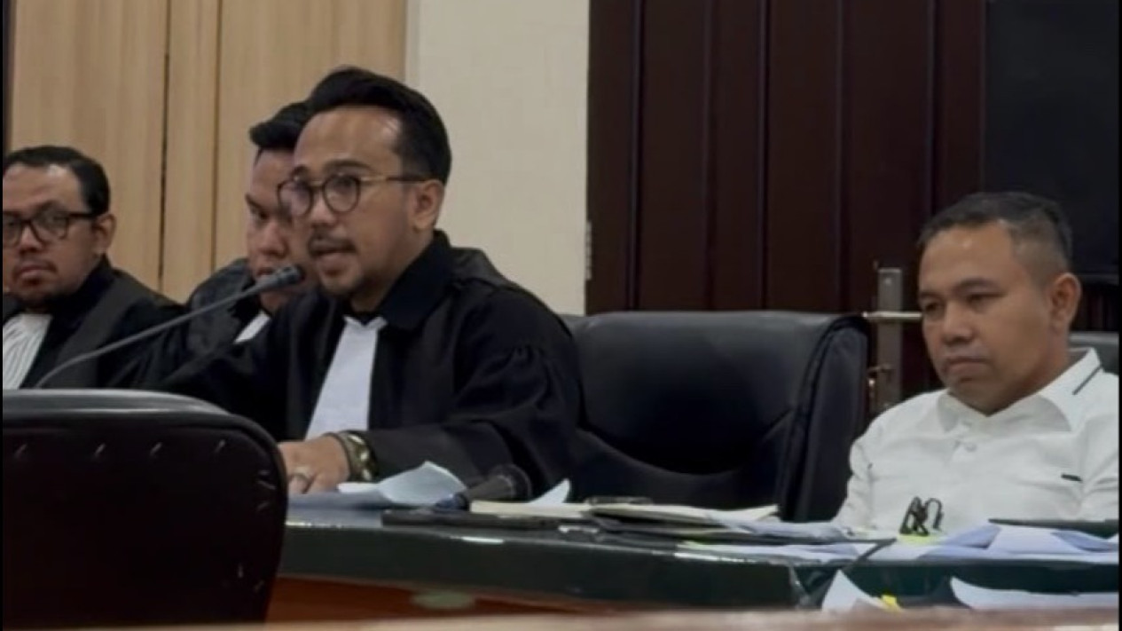Tim Kuasa Hukum Gubernur Riau Nonaktif Abdul Wahid Hadirkan Ahli Psikologi Forensik Reza Indragiri sebagai Saksi Ahli
            - galeri foto