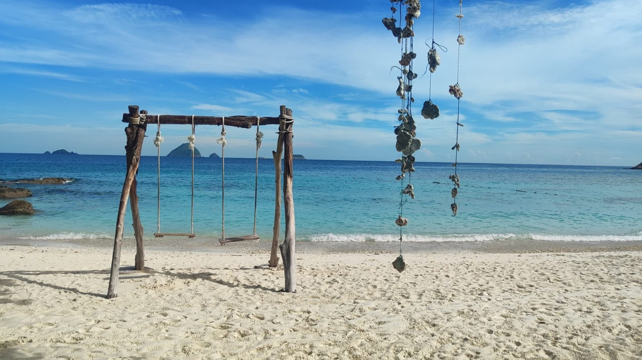 Fenomena Kepingan Surga di Perhentian Marriot Resort Jadi Perbincangan Publik
            - galeri foto