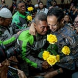 Lensa Berbicara: Usai Divonis 10 Tahun Penjara, Nadiem Makarim Temui Pendukung di Luar Ruang Sidang