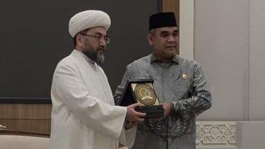 Ketua MPR Sambut Baik Wacana Umroh Plus via Uzbekistan