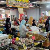 Menilik Surga Kudapan Tradisional di Pasar Siti Khadijah Kelantan, Ada Kue Indonesia?