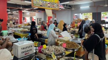 Menilik Surga Kudapan Tradisional di Pasar Siti Khadijah Kelantan, Ada Kue Indonesia?