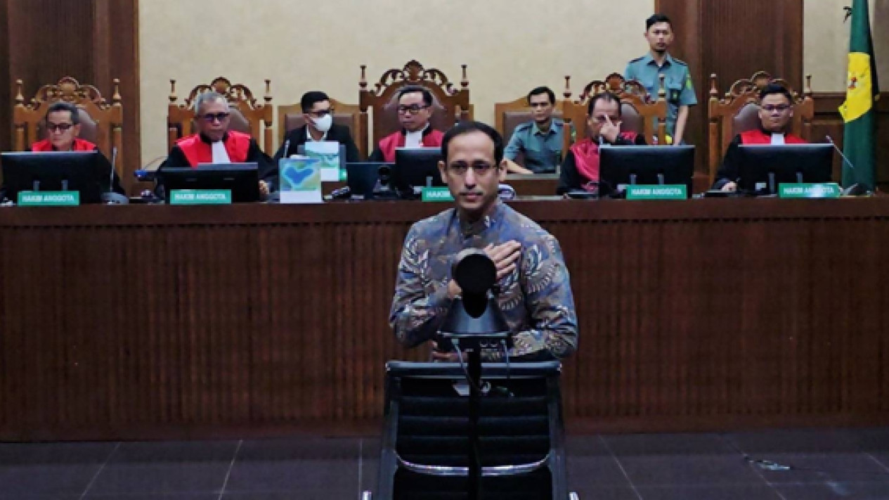 Nadiem Makarim dan Kuasa Hukum Soroti Fakta Persidangan yang Diabaikan dan Dugaan Kriminalisasi
            - galeri foto
