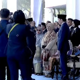 Momen Hangat Prabowo Beri Salam Hormat ke Jokowi di HUT ke-80 Bhayangkara