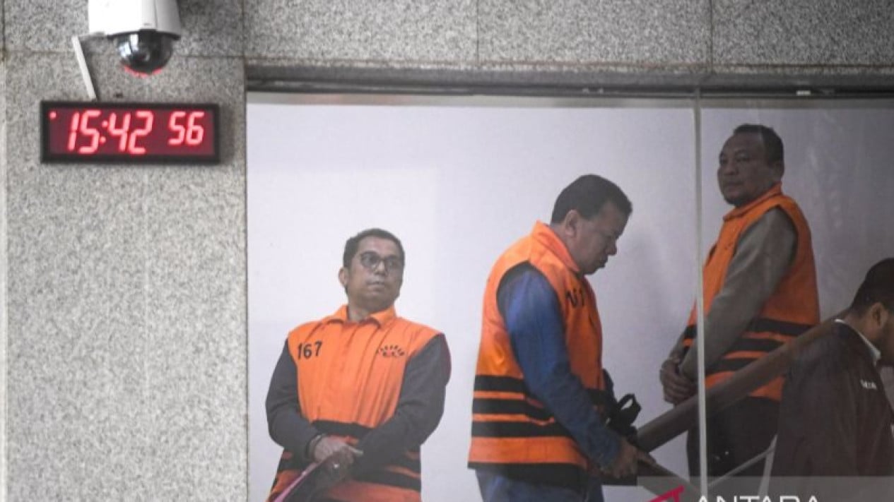 KPK Tetapkan Bupati dan Sekda Kuansing Riau Sebagai Tersangka Kasus Dugaan Jual Beli Jabatan
            - galeri foto
