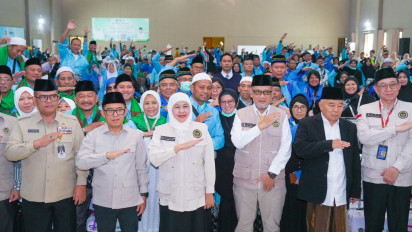 Gubernur Khofifah bersama Menteri Haji dan Umrah Sambut Kepulangan Jamaah Haji Kloter Terakhir Debarkasi Surabaya
