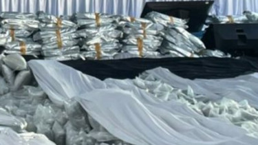 Bukan Main! Gudang 3,37 Ton Ganja dari Thailand Digerebek BNN di Gresik, Modus Kontainer Logistik Terungkap