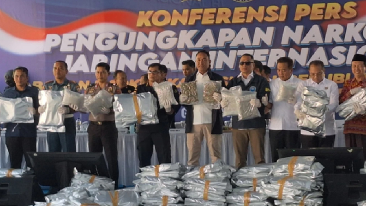 Lewat X-ray, Bea Cukai Bongkar Penyelundupan 3,37 Ton Narkotika Jaringan Internasional
            - galeri foto