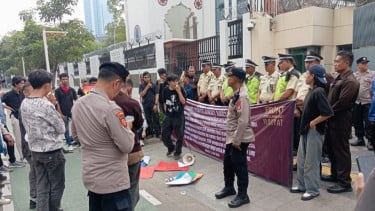 Aksi Damai di Depan Kantor Kedubes Singapura Jakarta, FPAR Desak Pengembalian Aset Koruptor