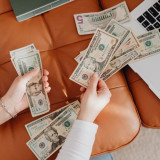 9 Tips Kaya di Usia Muda ala Raditya Dika, Bukan Sekadar Kerja Keras tapi Juga Kerja Cerdas