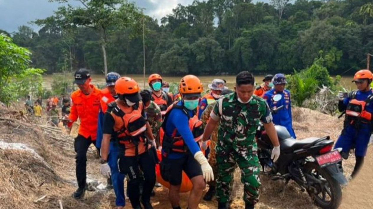 Sempat Menghilang Saat Gerebek Bandar Sabu, Jenazah Anggota Polres Katingan Ditemukan Mengapung di Sungai
            - galeri foto