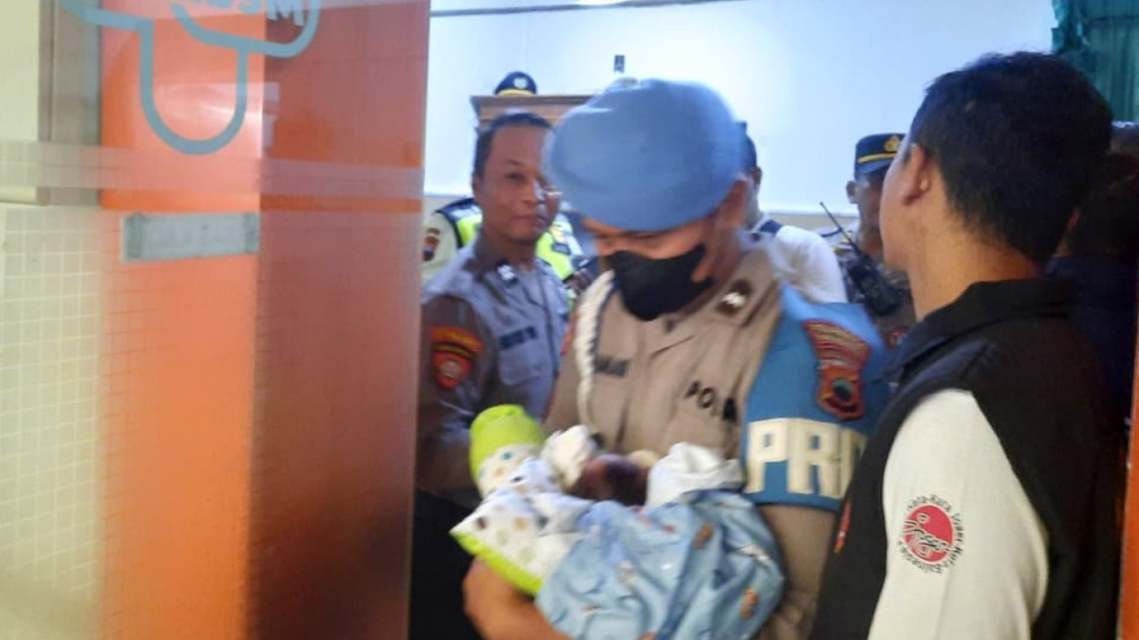 Polisi Selidiki Penemuan Bayi di Toilet KA Sancaka, Bakal Cari Pelaku Penelantaran
            - galeri foto