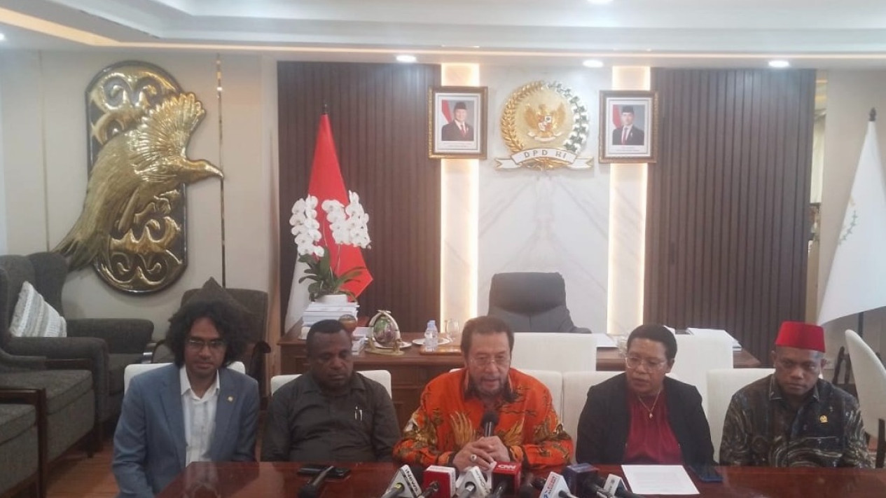 Anggota DPD RI Eka Yeimo: Tanah Papua Bukan Lagi Wilayah Nyaman untuk Dihidupi
            - galeri foto