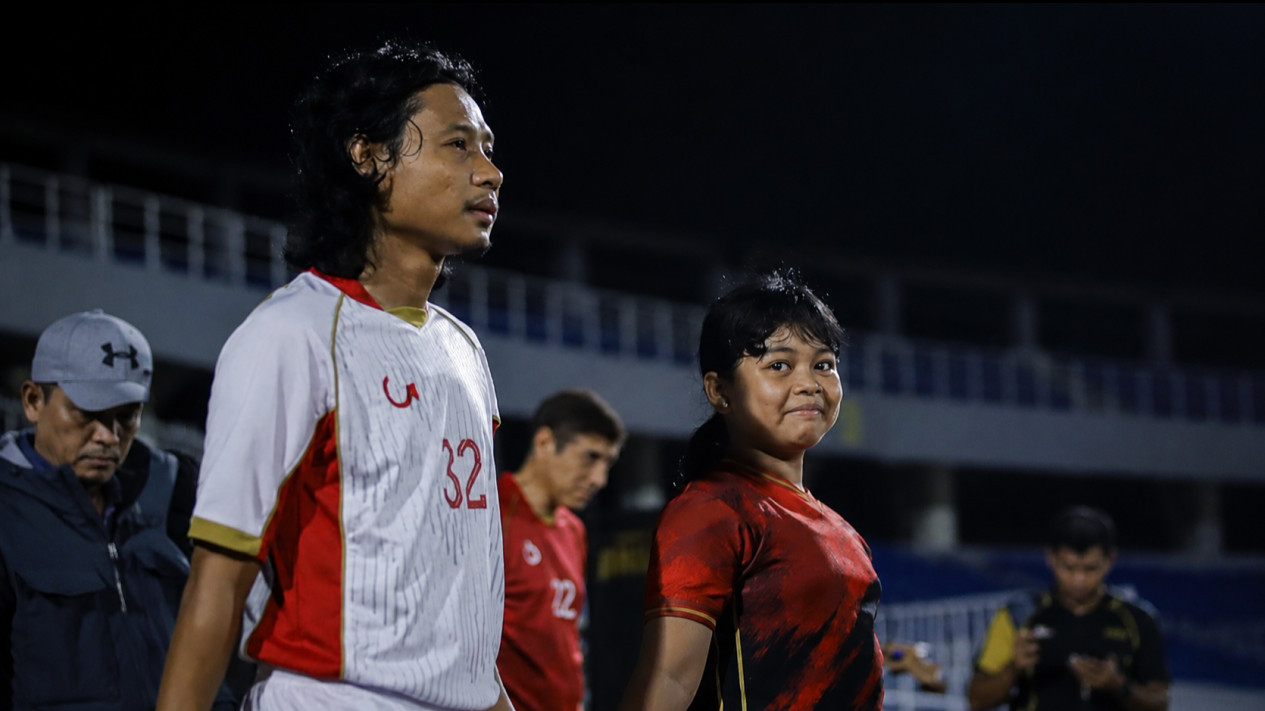 Potret Evan Dimas Berambut Gondrong Main Bersama Eks Pemain Timnas Indonesia Curi Perhatian, Fans: 'Captain'
            - galeri foto
