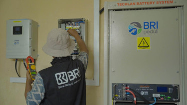 Terangi Desa Bojong di Bandung Barat, BRI Peduli Hadirkan PLTS untuk Perkuat Ekonomi Masyarakat