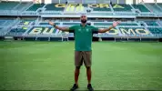 Persebaya Resmi Dapatkan Bek Tengah Tanjung Verde, Yuran Fernandes Ungkap Alasan Tinggalkan Juku Eja