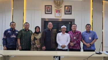 Bupati Purwakarta Diperiksa Kemendagri 8 Jam, Om Zein Dicecar 60 Pertanyaan Soal Lagu "Lalaki Langit, Lalanang Bejat"