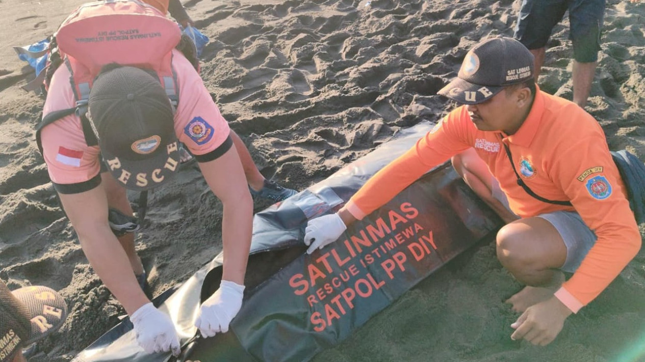 Hilang Terseret Ombak di Pantai Goa Cemara Bantul, Bocah 8 Tahun Ditemukan Tewas di Pesisir Kulon Progo
            - galeri foto